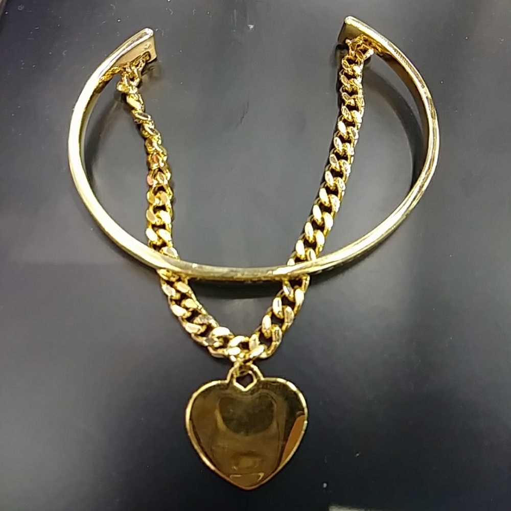 Gold heart bracelet